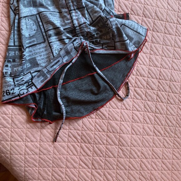 VINTAGE - B&W Red - Graphic Print Tunic Top - Medium - Picture 12 of 12